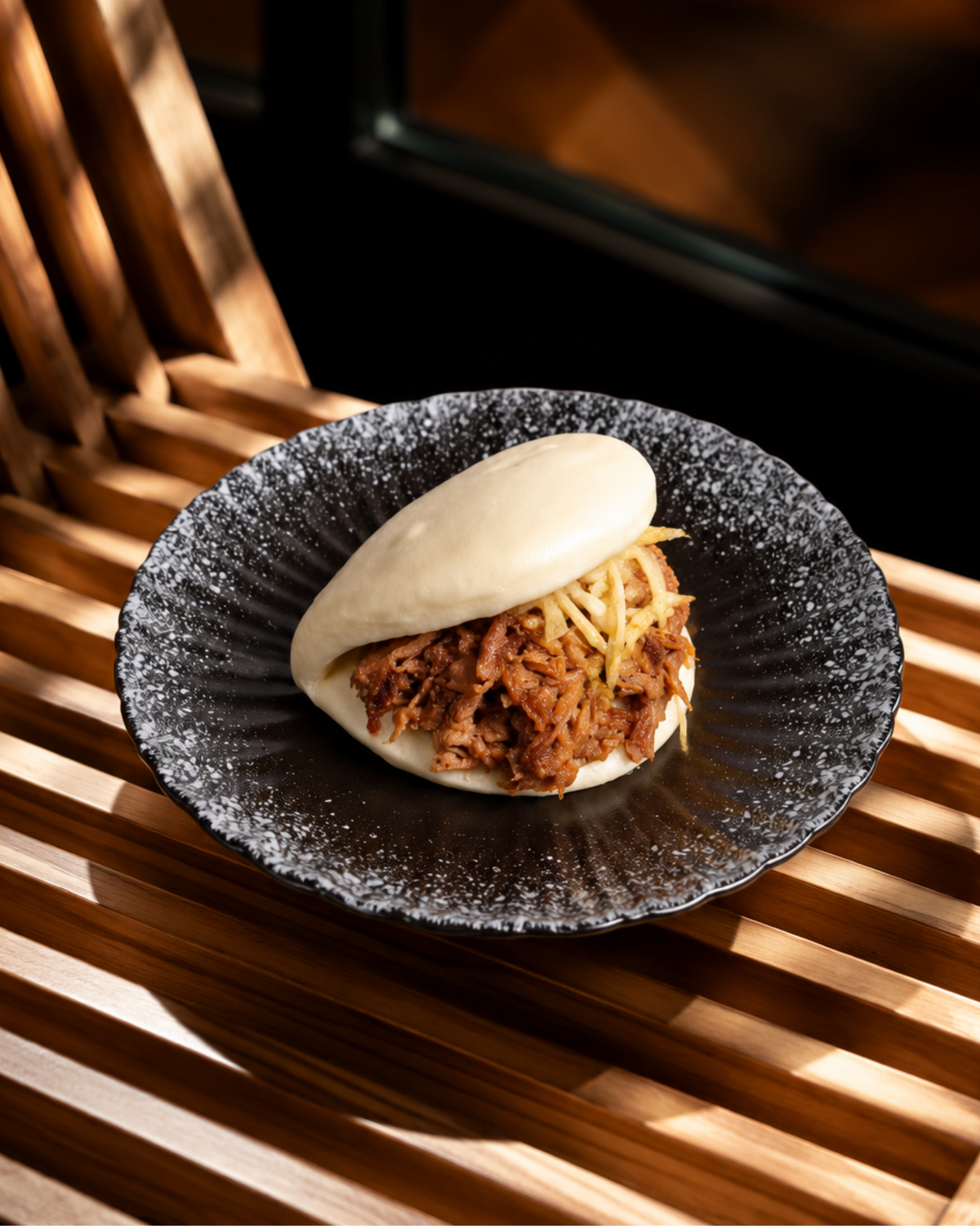 Pan bao de cerdo desmechado a baja temperatura