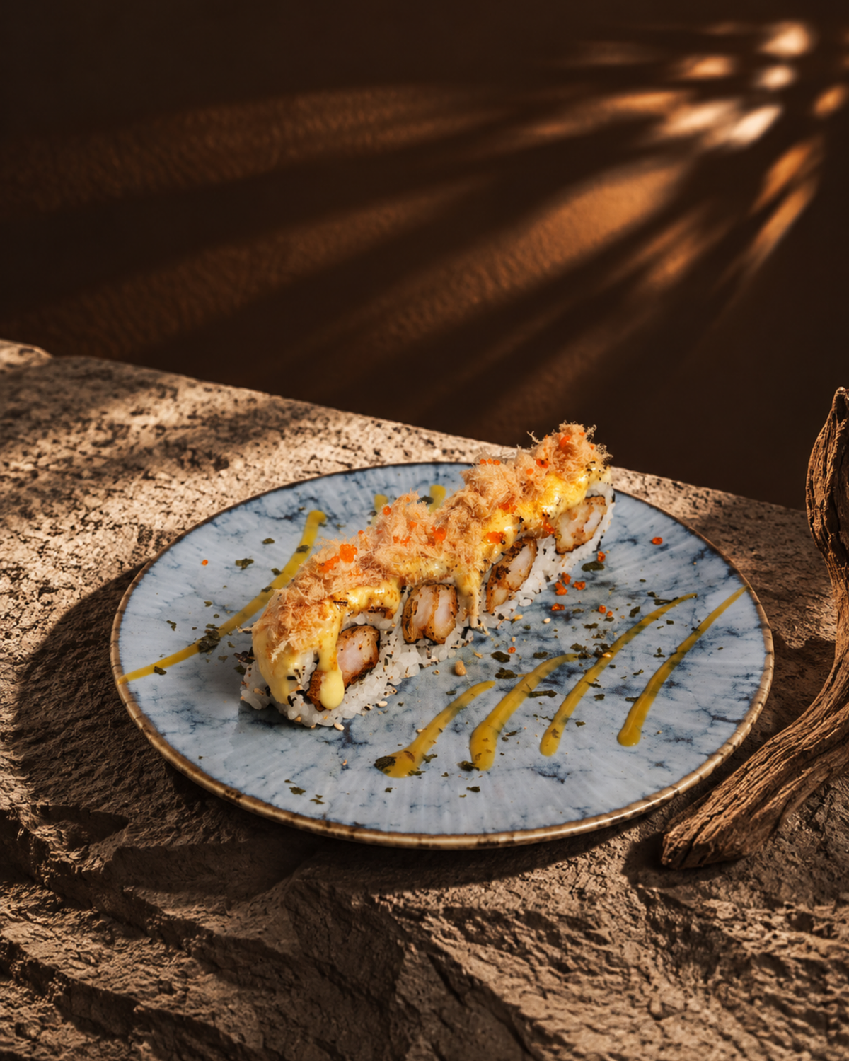 Uramaki de langostino con cobertura crujiente